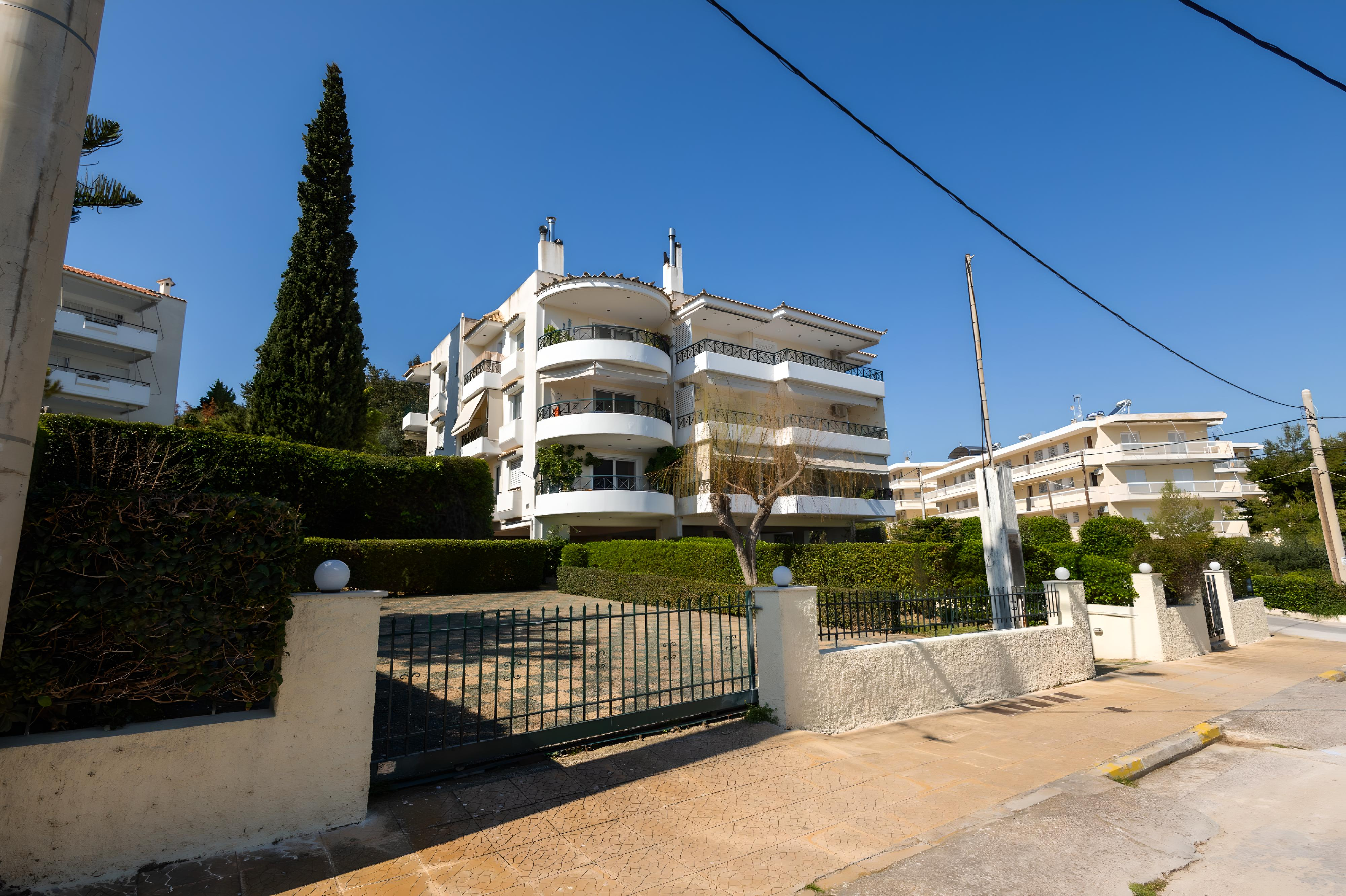 Appartement en copropriété avec vue sur la mer à Porto Rafti - près de la plage et espace jardin privé